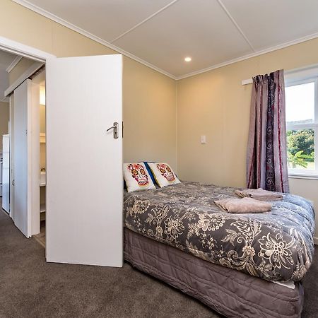 Waitangi Beach Bach 30B 外观 照片